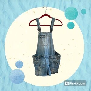 L.E.I. Junior’s Blue Denim Distressed Short Overalls - Size Medium